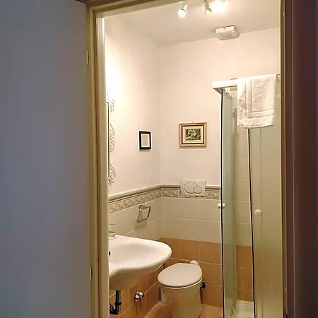 Alexander Bed & Breakfast 4*